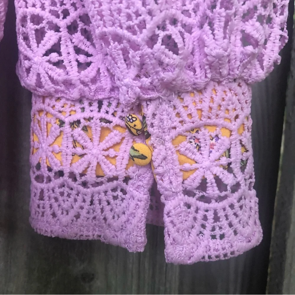 Lea & Viola overlay puff sleeve cropped top.